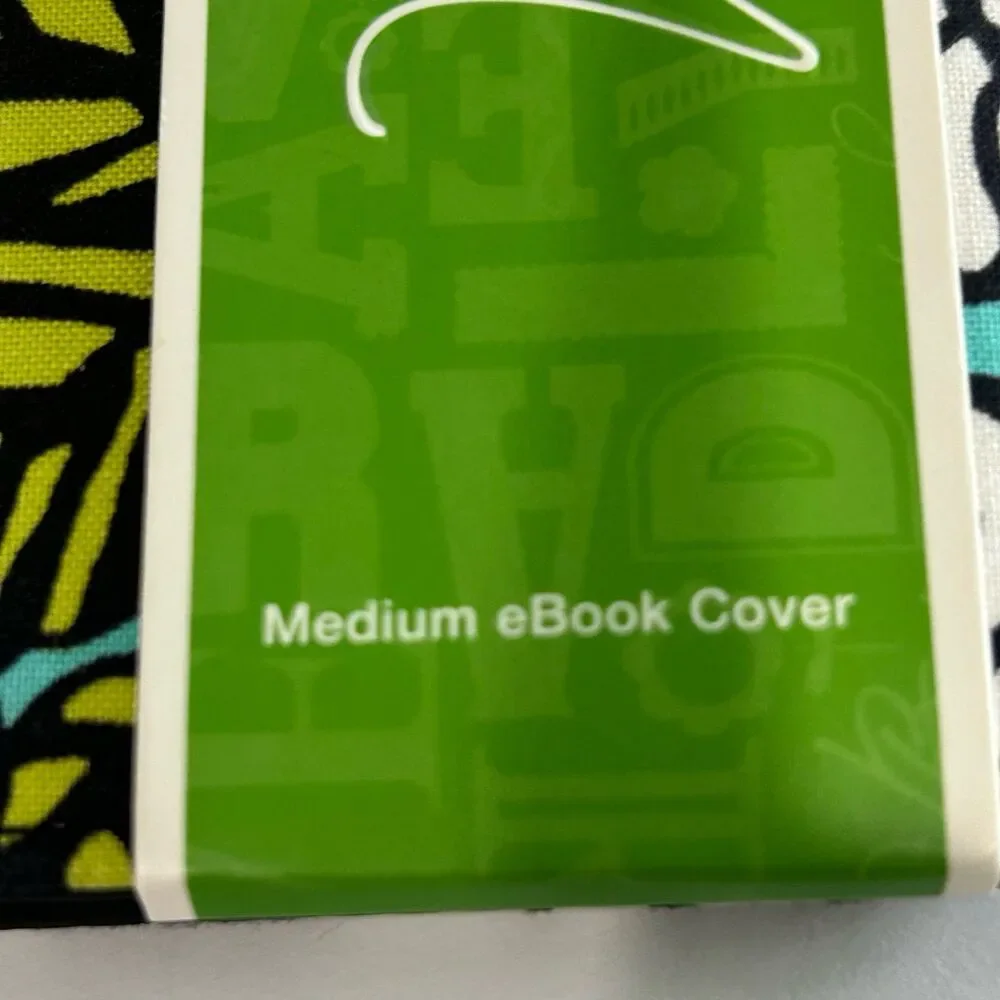 Vera Bradley Medium eBooks Cover Island Blooms Never used.